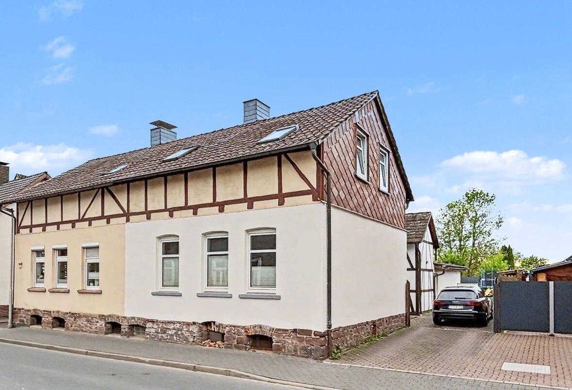 Altbau vorne, modern hinten: Hochwertig sanierte Doppelhaushälfte mit großem Garten in Holzminden, 37603 Holzminden