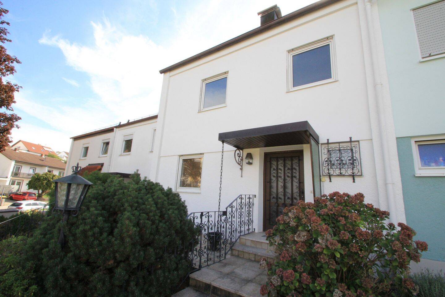 Reihenmittelhaus mit Garten, Terrasse, Balkon und Pool, 86470 Thannhausen