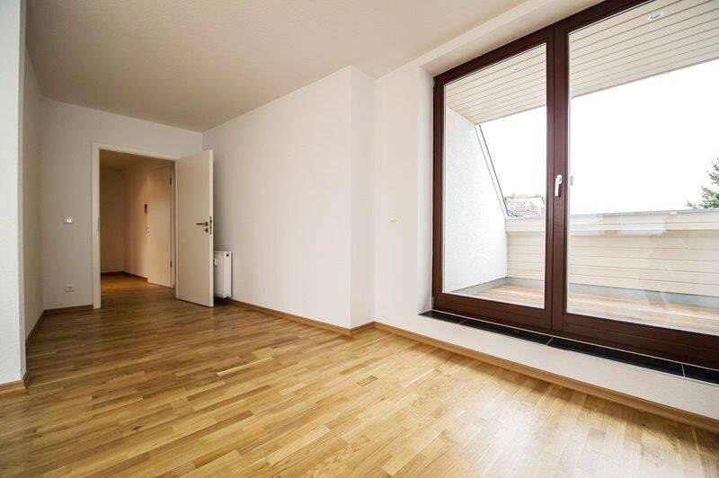 Viel Platz im Dachgeschoss! + Loggia + Parkett + Wanne & Dusche + Fußbodenheizung + PKW-Stellplatz, 4155 Leipzig (Gohlis-Mitte Gohlis-Süd)