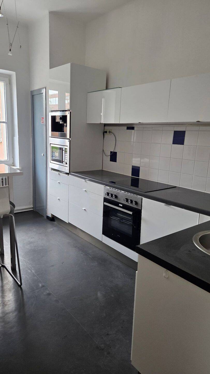 Große Altbauwohnung in Fallersleben, 6 Zimmer, Balkon und EBK