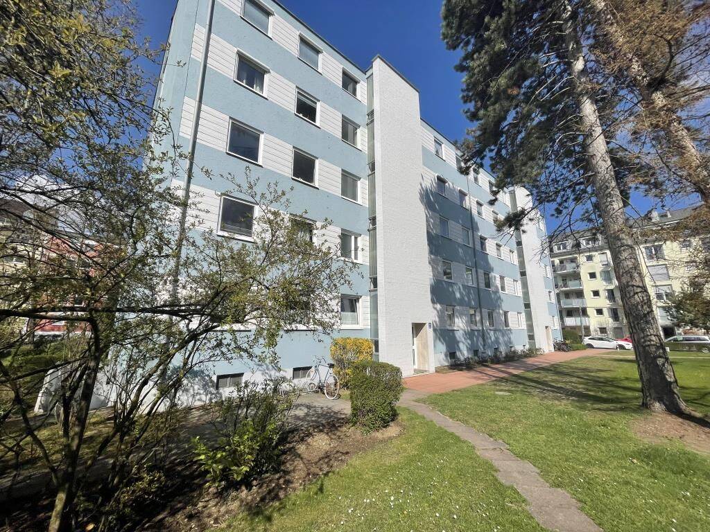 Bezugsfreie, sehr helle 4 Zi.-Wohnung im 4.OG (kein Aufzug) mit Blick ins Grüne, 81369 München (Sendling Sendling-Westpark Thalk. Obersendl.-Forsten-Fürstenr.-Solln)