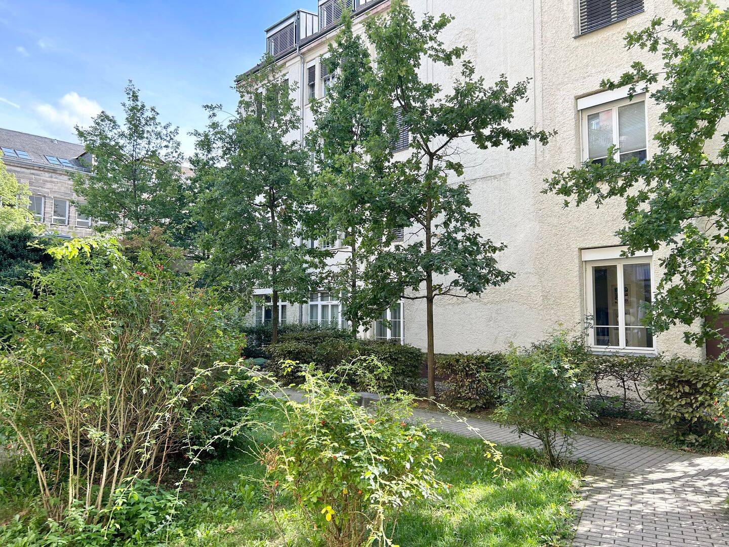 ***EINGEBETTET IN VIEL GRÜN*** TOP MODERNE 1 ZIMMER WOHNUNG MIT EINBAUKÜCHE, 90762 Fürth (Innenstadt)