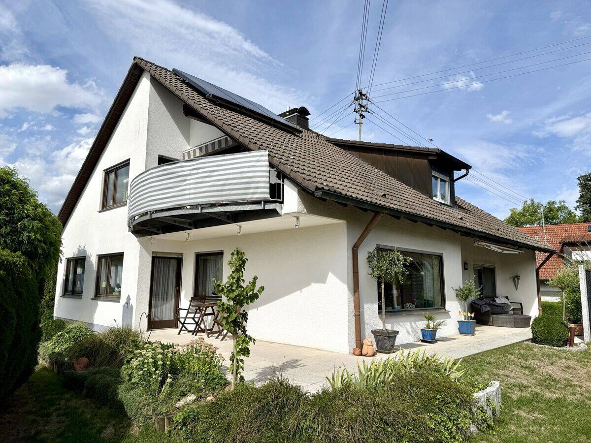 Viel Platz in Pfaffenhofen-Beuren! Großzügiges Wohnhaus mit Doppelgarage und tollem Gartengrundstück, 89284 Pfaffenhofen a.d. Roth
