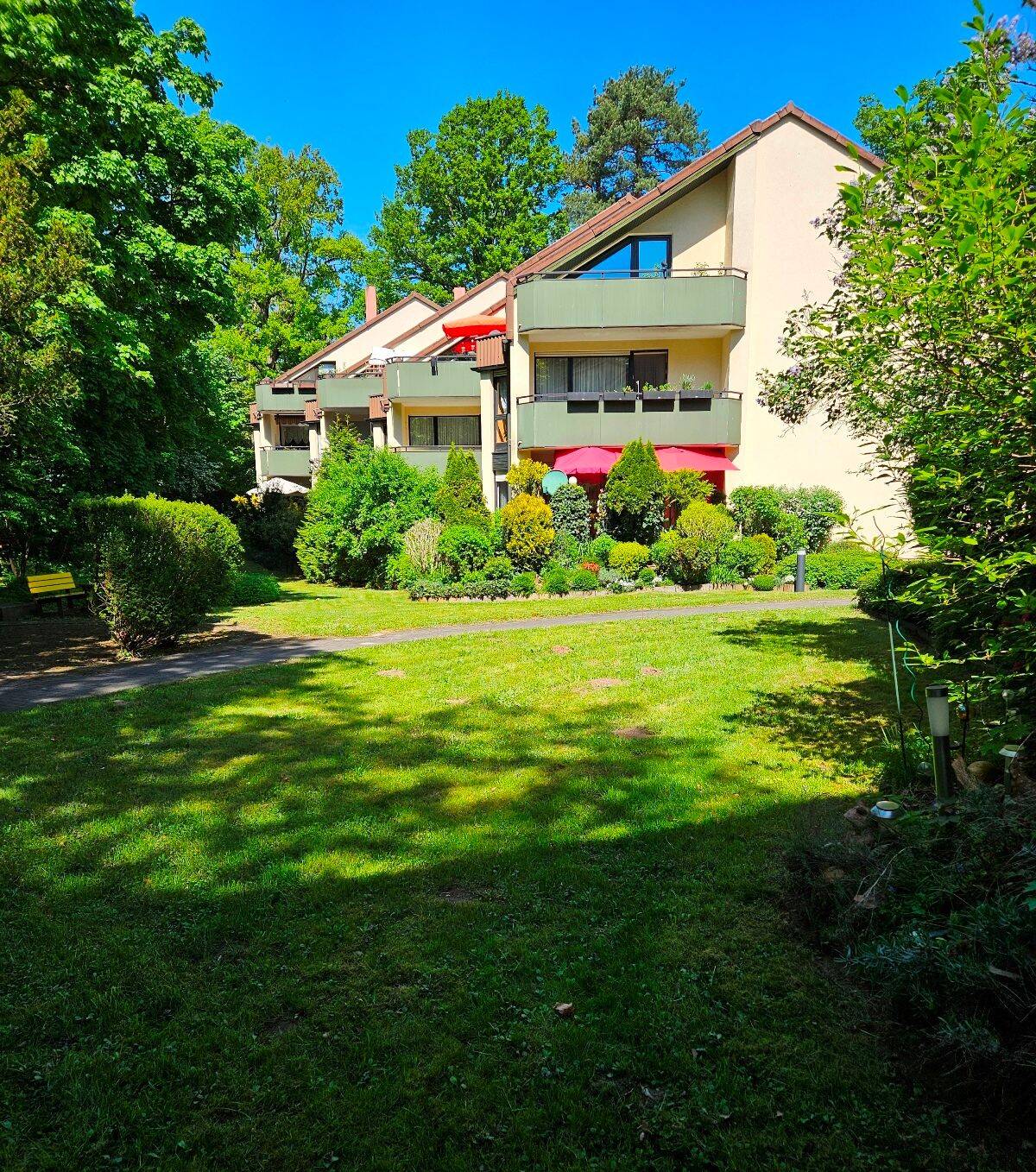 2 Zimmer-Wohnung: kleine Wohnanlage Vacher Str. Fürth Fertigstellung 1986, 90768 Fürth