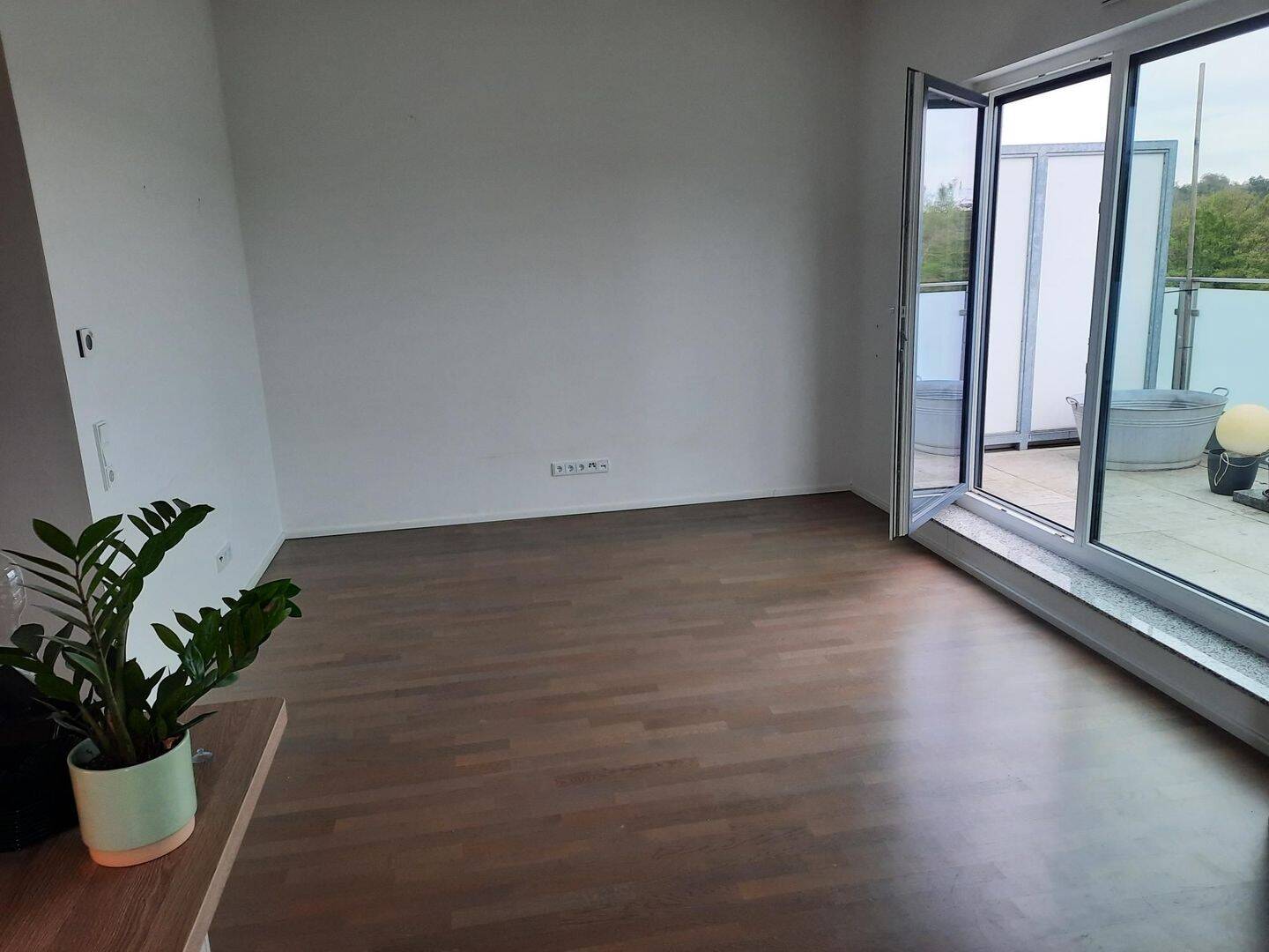 Helle, gut gelegene teilmöbilierte Penthouse-Wohnung nahe der S-Bahn und Naherholungsgebiet, 63165 Mühlheim am Main