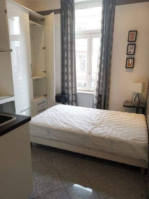 1ZW STUDIOMÖBLIERT 1X ZAHLEN WARMIETE INCL INTERNET HEIZUNG STROM LAUFNAH GOETHE UNI PENNY DM MCPAPER POST REWE ALTE OPER GRÜNEBURGWEG U BAHNEN BUS, 60323 Frankfurt am Main (Westend-Nord Westend-Süd)