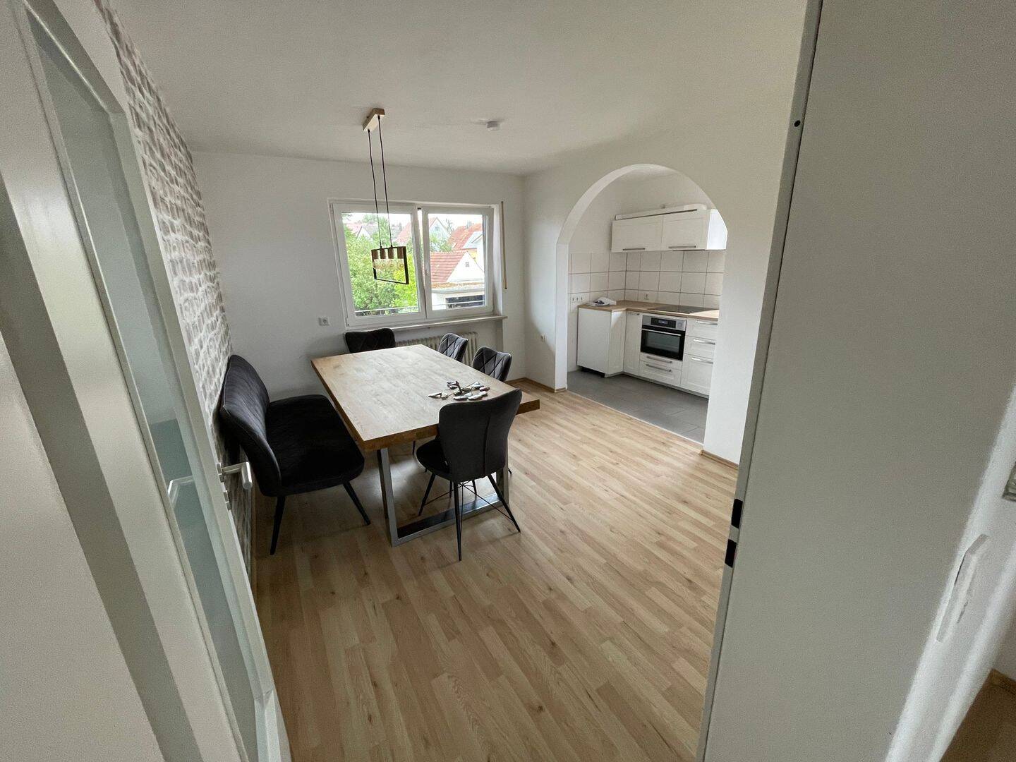 Lichtdurchflutete Familienwohnung mit Balkon und Platz zum Leben (Hausmeister-Wohnung), 85256 Vierkirchen