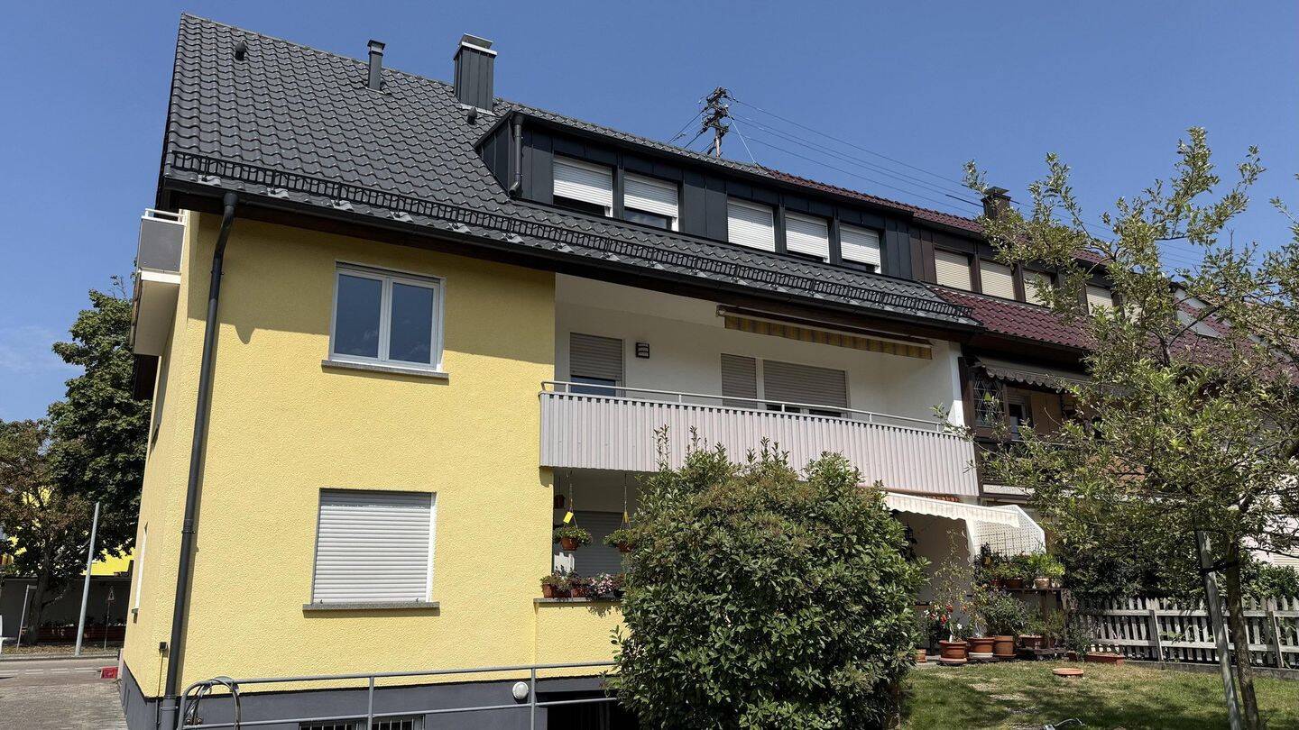 Großzügige 4-Zimmer-Dachgeschosswohnung mit Balkon und neuem Bad, 76187 Karlsruhe (Knielingen Maxau Mühlburg Nordweststadt)