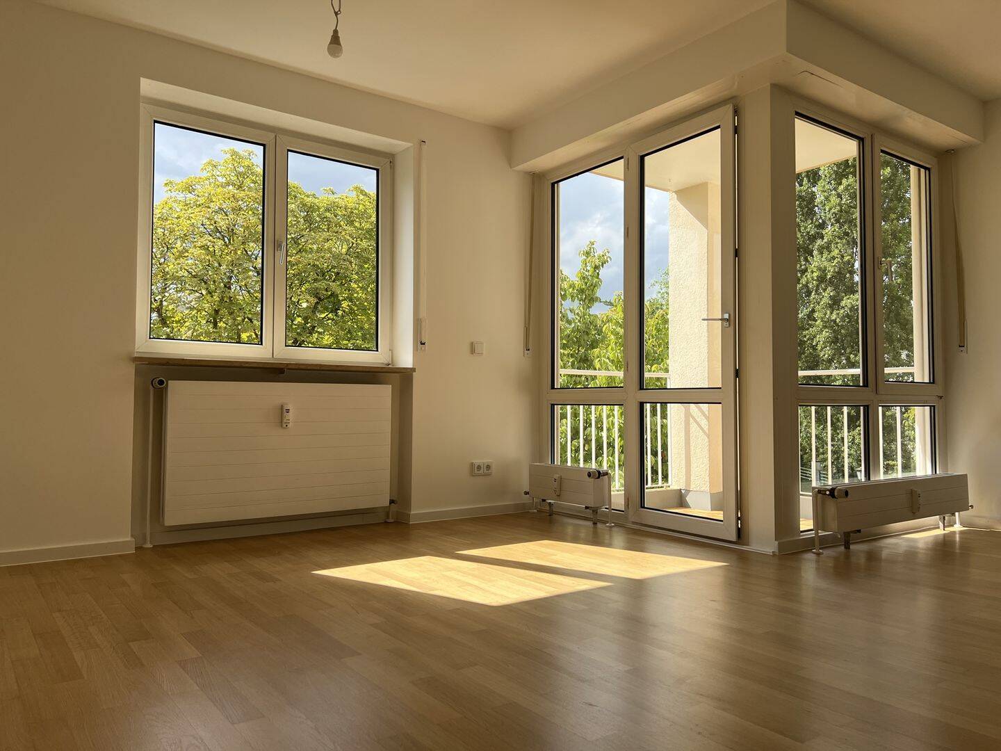 Seeblick – Modernisiertes Apartment in einzigartiger Lage am Schwabinger See – 80805 München – Bild 1 von 1