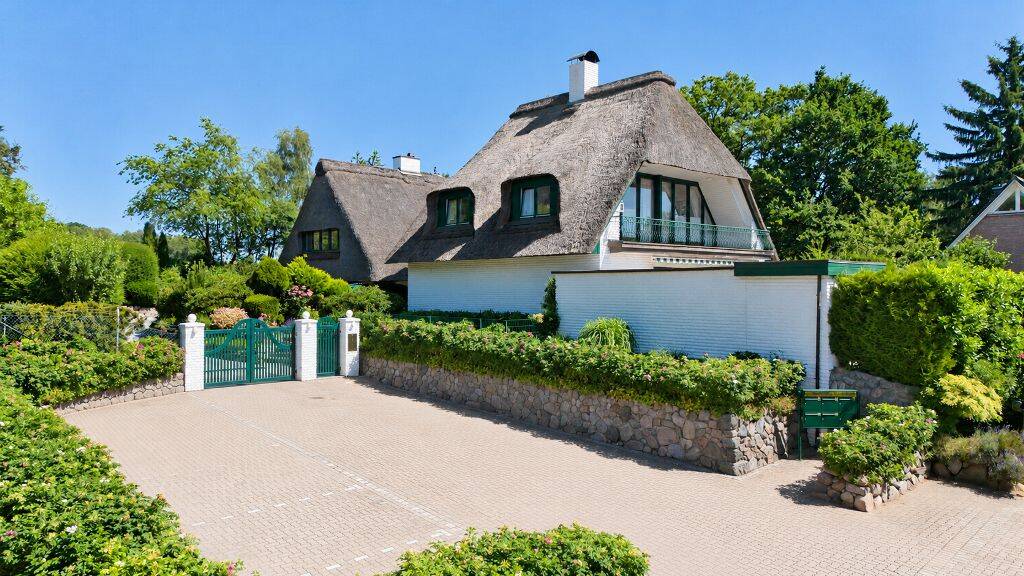 Individuelles Reetdach-Einfamilienhaus mit Vollkeller auf sonnigem Grundstück in Hittfelder Randlage, 21218 Seevetal