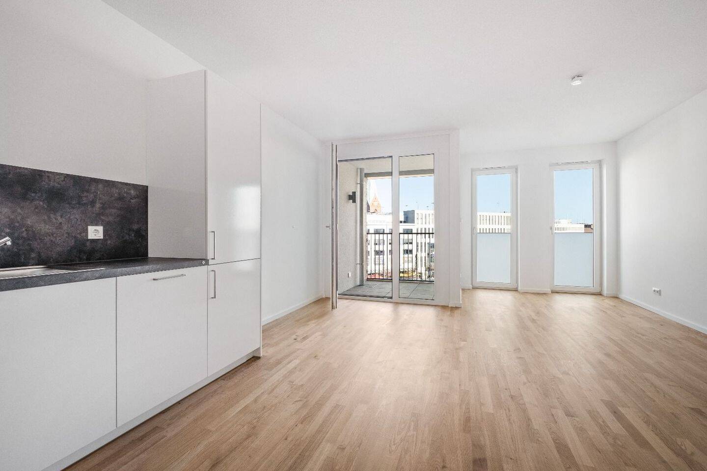 Helle 3-Zimmer-Wohnung mit Loggia/Balkon im Zentrum von Kiel, 24103 Kiel (Altstadt Damperhof Exerzierplatz Vorstadt)