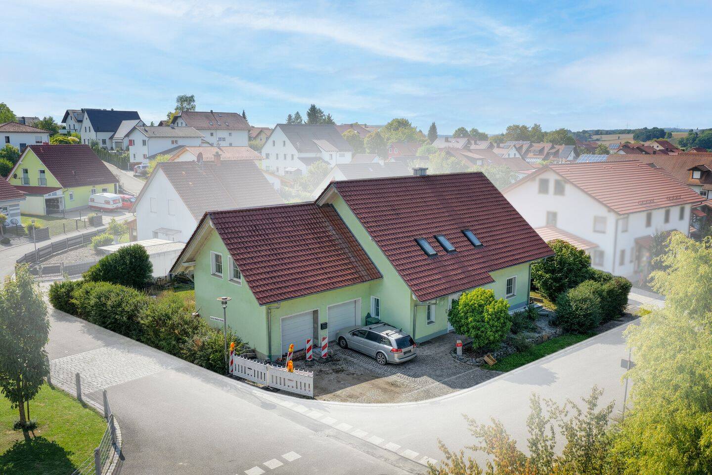 Viel Platz für die Familie: Gepflegtes Einfamilienhaus mit Garten und Doppelgarage!, 84088 Neufahrn i. NB
