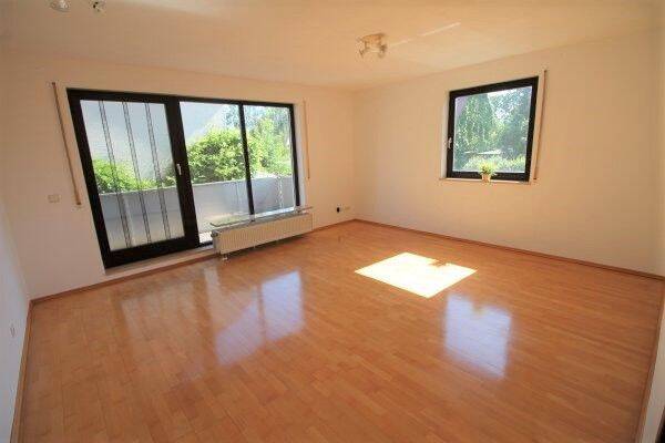 ** gemütliche 3 Zimmer Wohnung mit Balkon und Carport Fürth-Ronhof**, 90765 Fürth