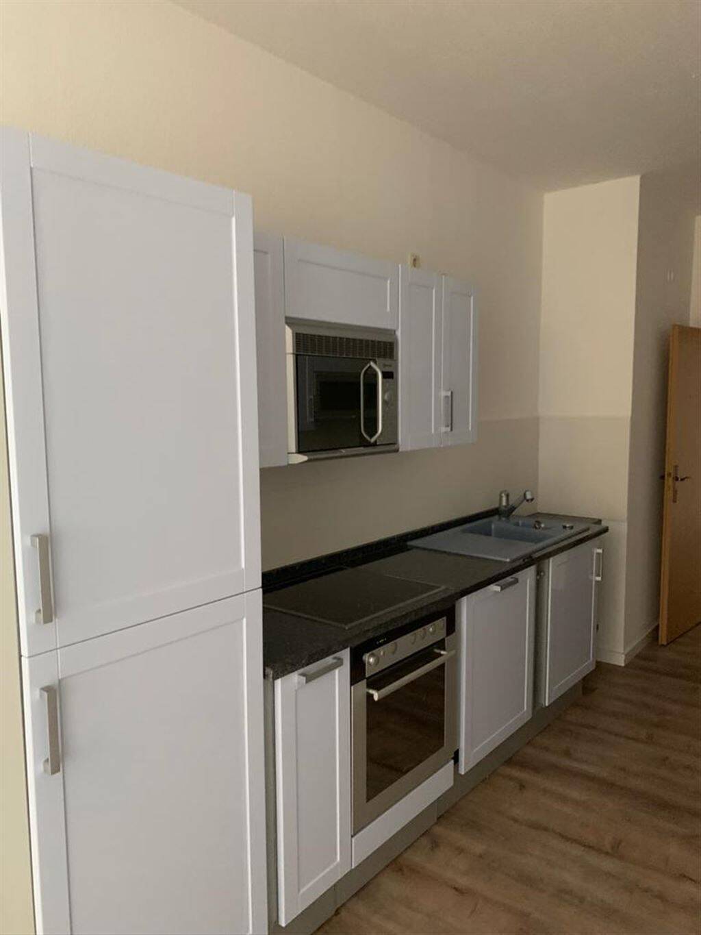Großzügige 4-Zimmer mit Laminat, EBK und Wannenbad in guter Lage, 9117 Chemnitz (Rabenstein Reichenbrand Rottluff Siegmar)