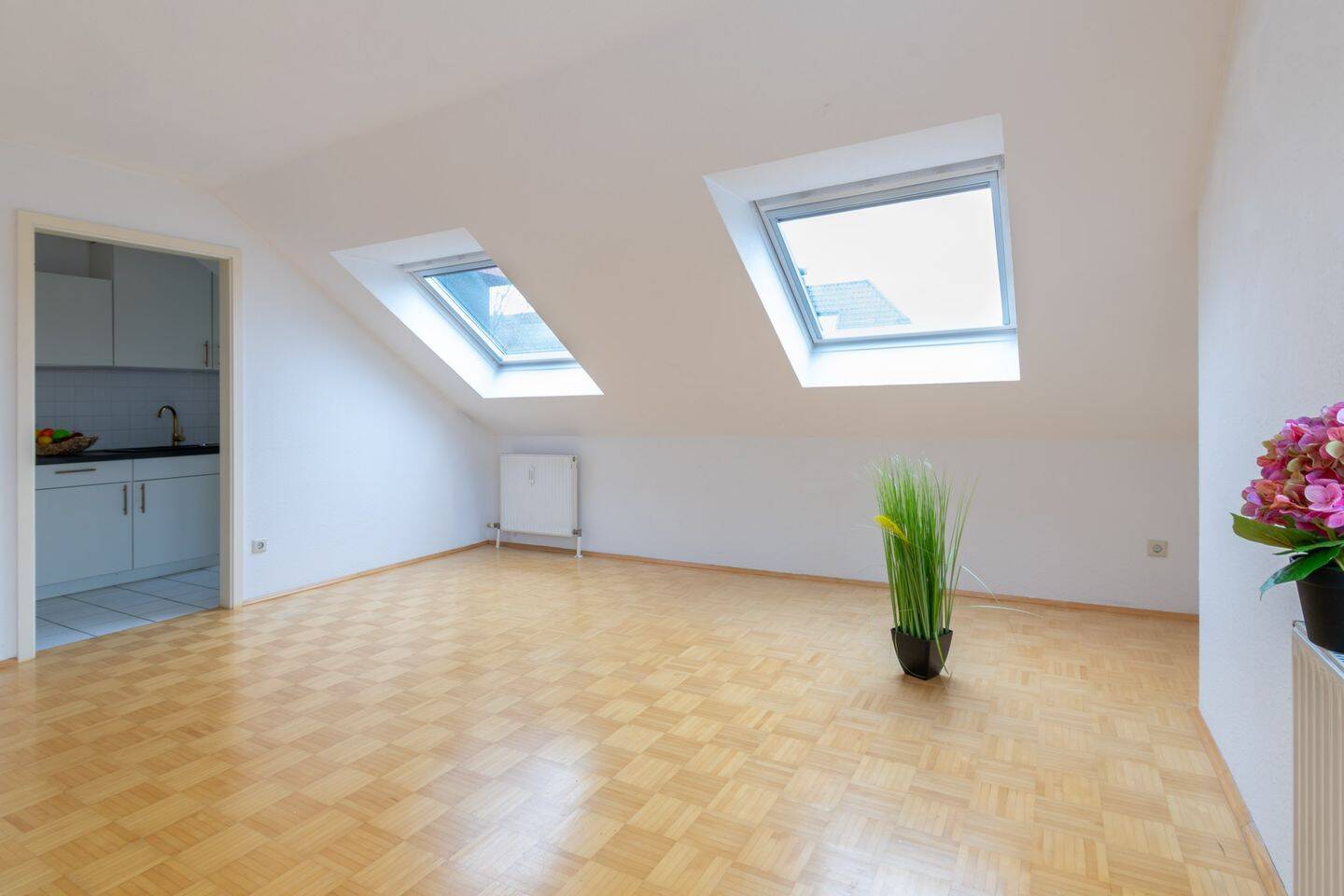 Wohnen in Lauffen am Neckar: 3½-Zimmer-Dachgeschoss-Wohnung mit Balkon und Weitblick., 74357 Bönnigheim