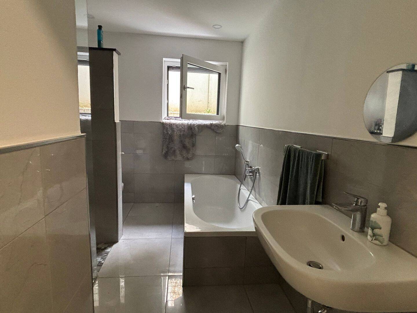 Moderne 4,5-Zimmer-Maisonette mit Garten, Terrasse, 2 Stellplätzen und 2 Bädern – Ihr neues Zuhause!, 63075 Offenbach am Main (Bürgel Offenbach am Main Rumpenheim Waldheim)