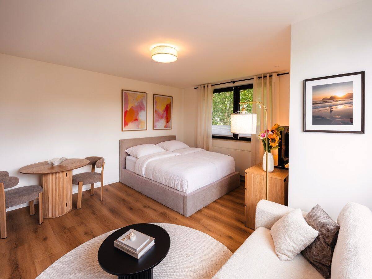 Möbliertes & neu renoviertes 1-Zimmer Apartment in Solingen (Klinikumnähe), 42653 Solingen (Gräfrath Solingen-Mitte Wald)