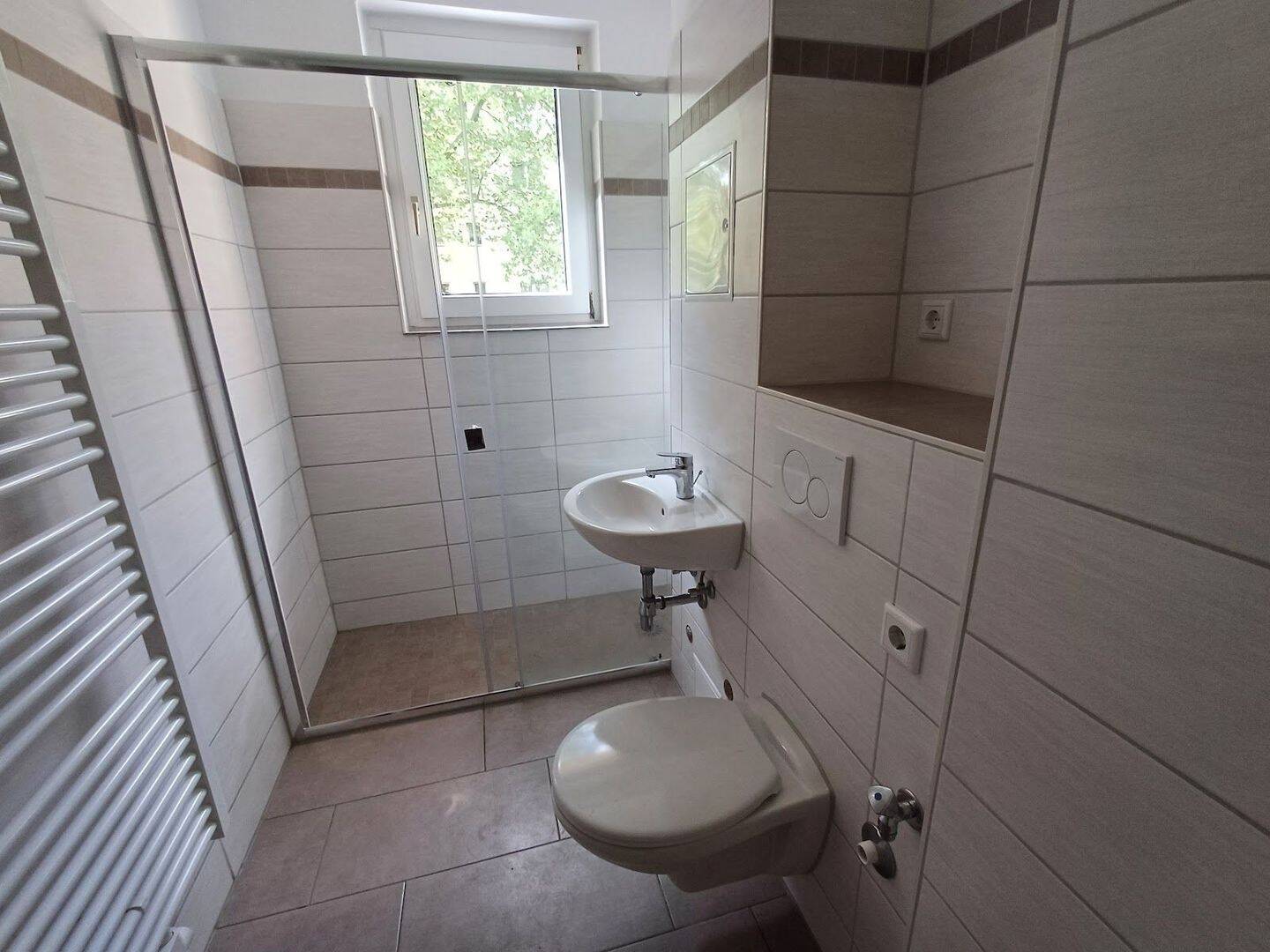 Preiswerte Erdgeschosswohnung mit Duschbad – EG links, 6217 Merseburg