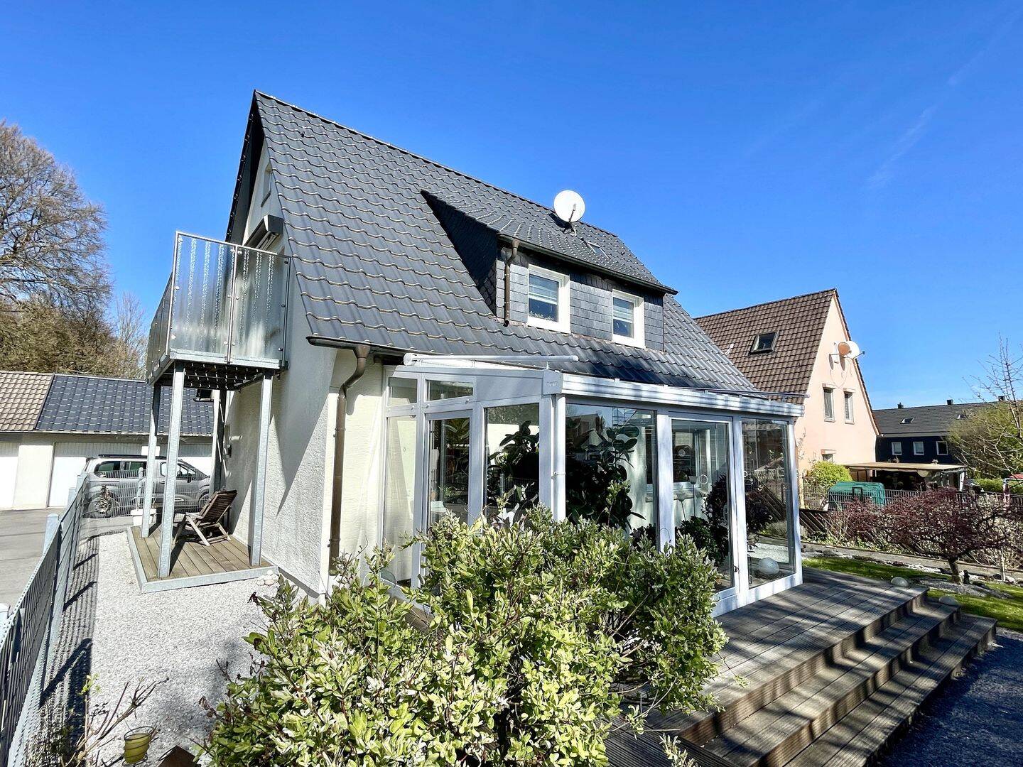 Viel Raum für Familie und Leben – Einfamilienhaus mit Wintergarten, Balkon und zwei Garagen, 45549 Sprockhövel
