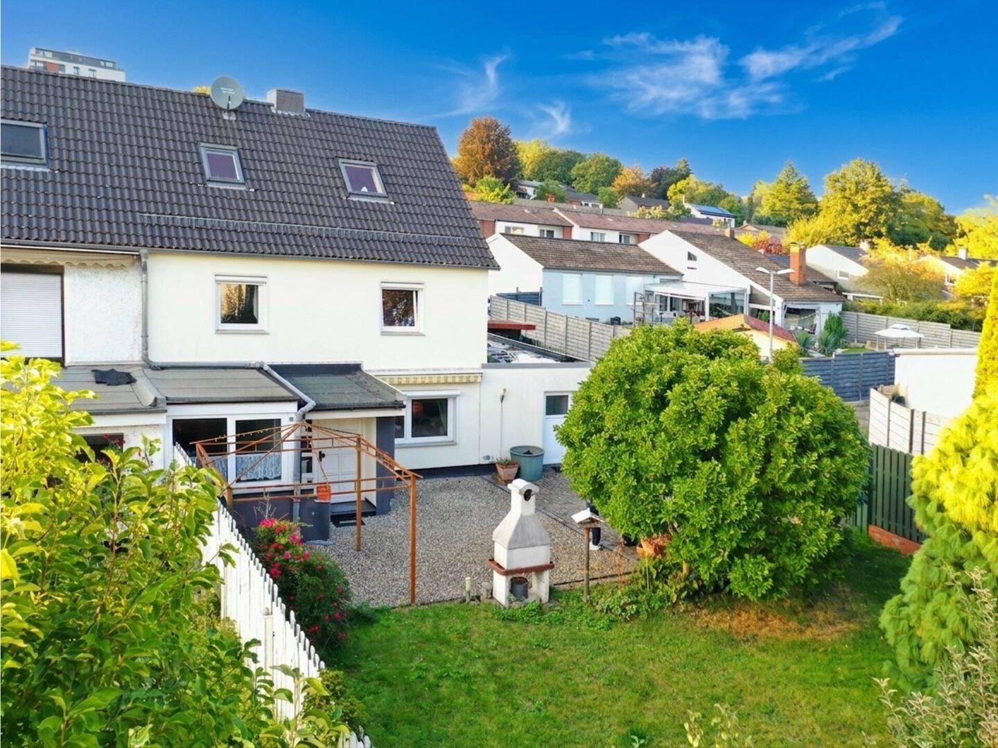 Ihr neues IMMOBILIEN QUARTIER: Renoviertes Reihenendhaus mit großzügigem Garten und Ausbaupotenzial, 31157 Sarstedt