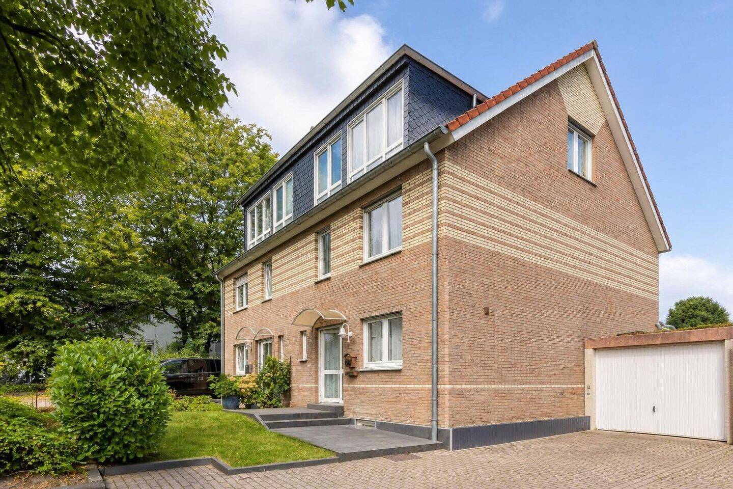 Hochwertige moderne DHH mit 6 Zimmern, Terrasse, Garten & Garage, 45327 Essen (Katernberg Stoppenberg)