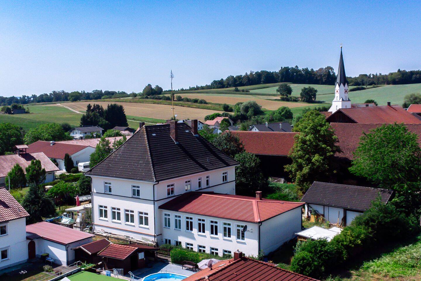 Ehemaliges Schulhaus mit Einliegerwohnung in Lengthal / Gde. Moosthenning, 84164 Moosthenning