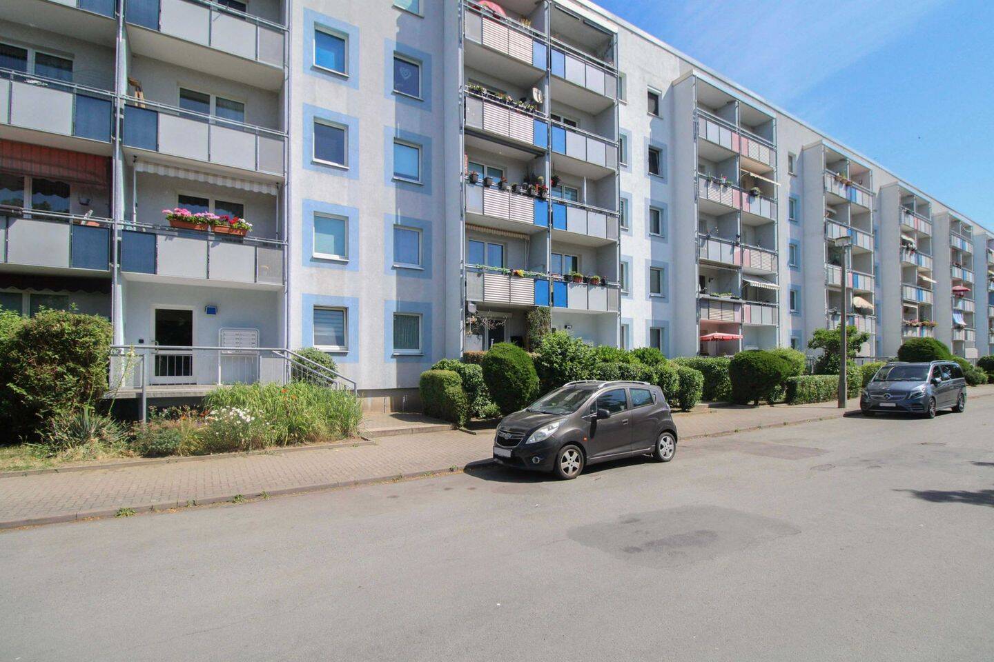 Bezugsfrei – drei Zimmer Wohnung mit Balkon am Stadtblick Magdeburgs, 39128 Magdeburg