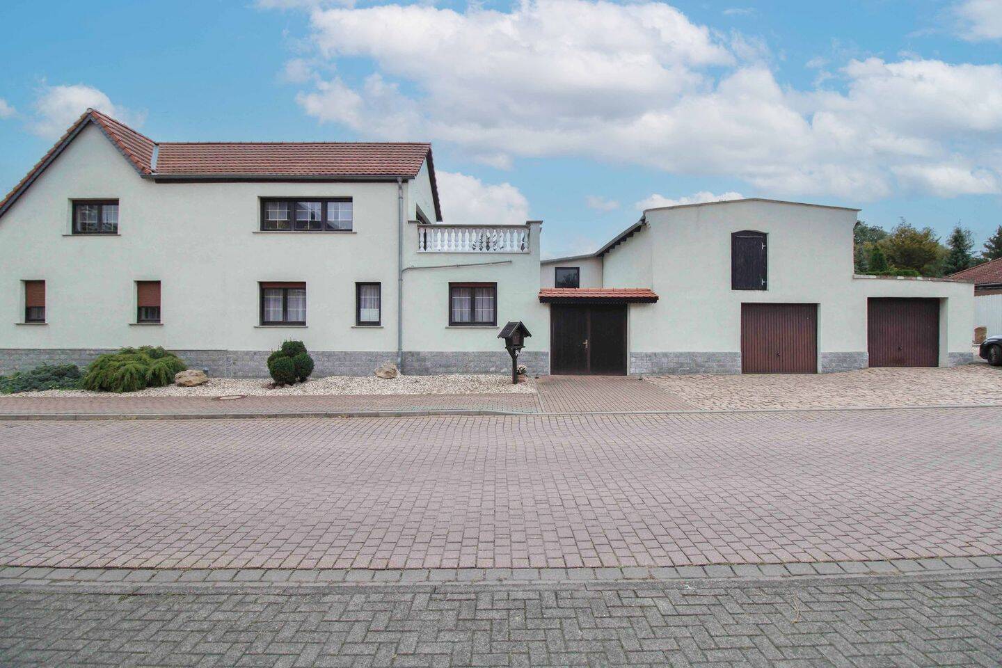 VB Einfamilienhaus mit ELW und Photovoltaik, sowie eigene Oase im Garten – auch gerwerblich nutzbar!, 6420 Könnern