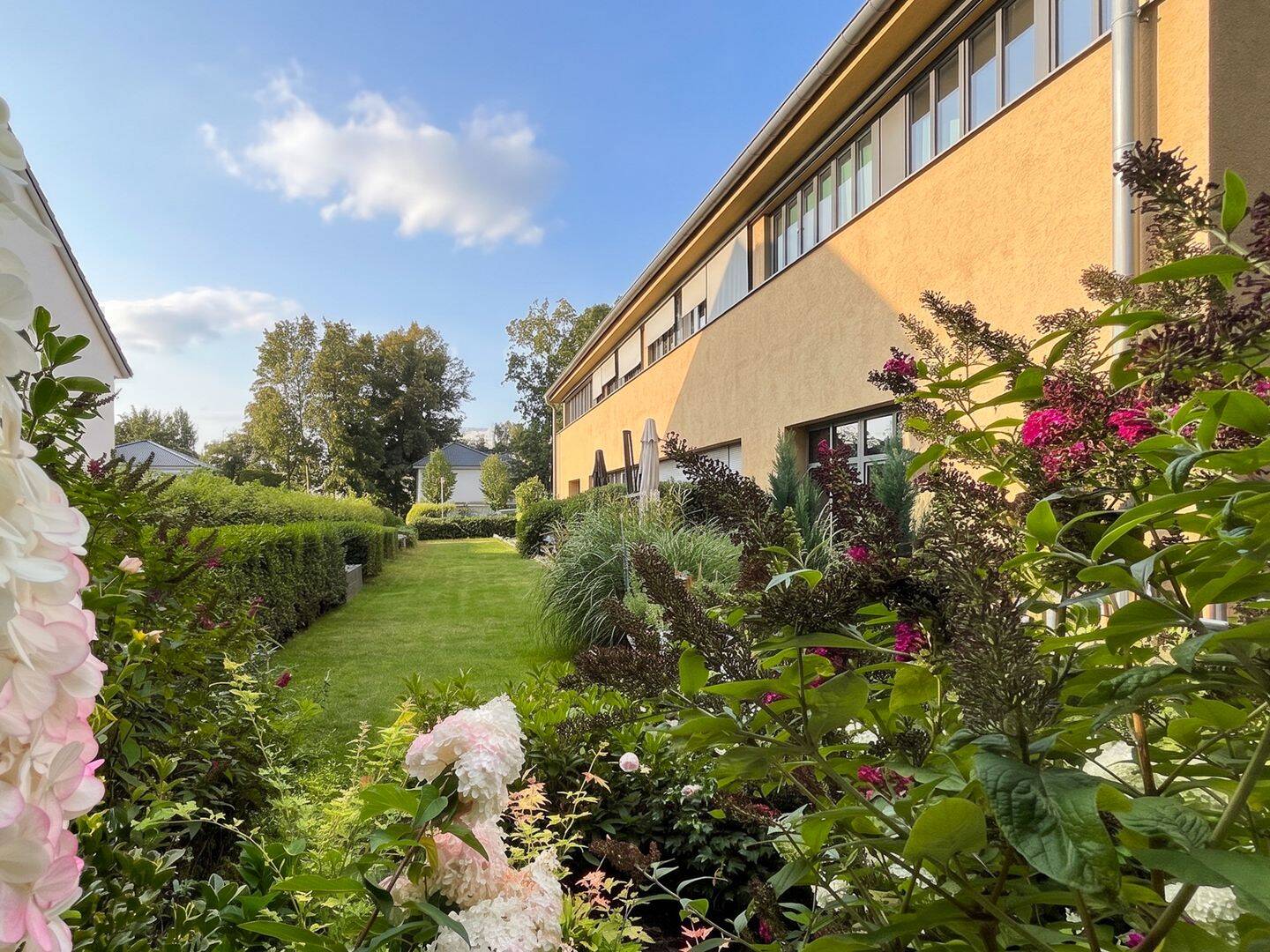 Stilvoll wohnen am Waldrand – 3-Zimmer-Dachgeschosswohnung mit Wintergarten, 14089 Berlin (Spandau Gatow Kladow Kolonie Windmühlenberg)