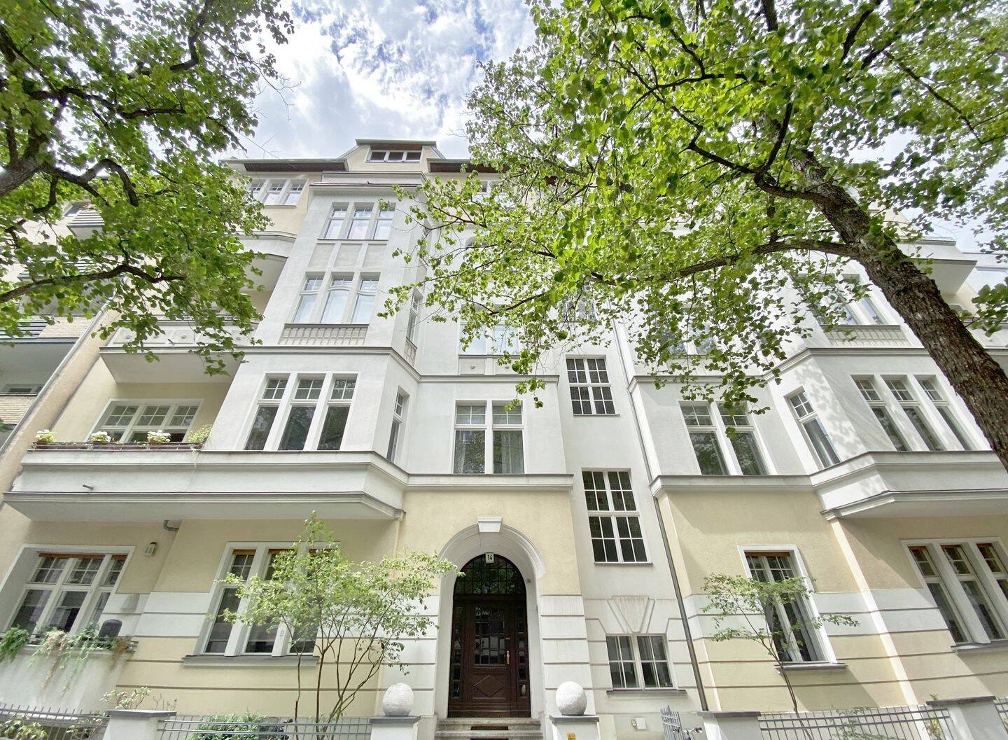 Stilvoll möblierte Altbauwohnung nahe Olivaer Platz, 10707 Berlin (Charlottenburg-Wilmersdorf Charlottenburg Wilmersdorf)