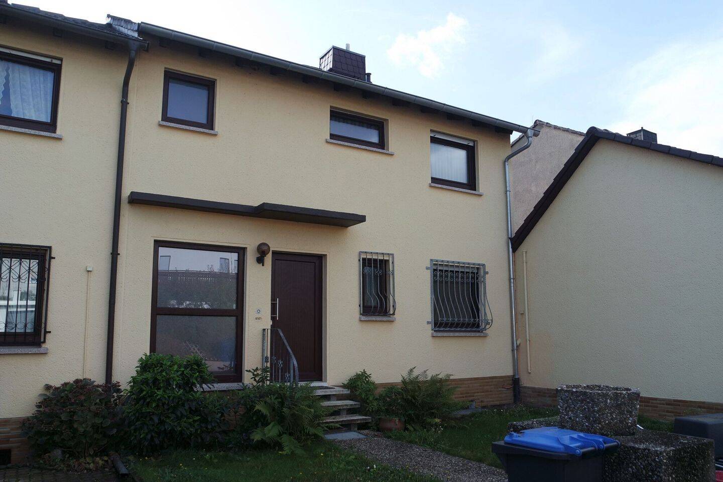 Doppelhaushälfte mit Garten, Terrasse und Doppelgarage in Okarben, 61184 Karben
