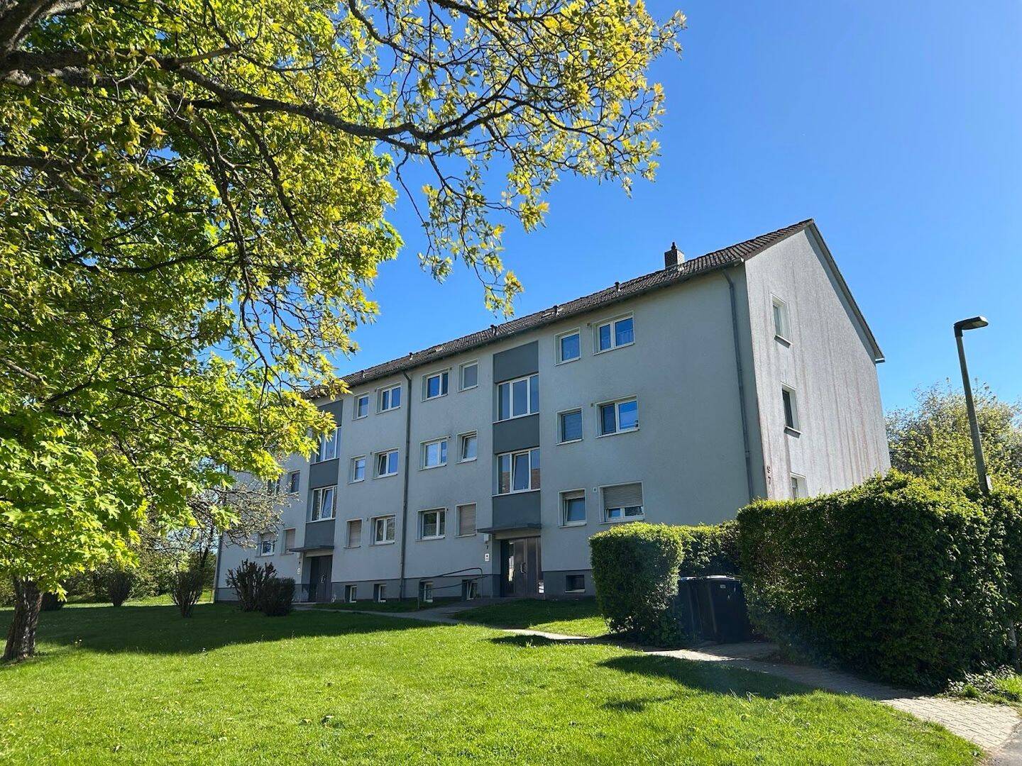Praktische geschnittene Wohnung mit Balkon und Keller in Hessisch Lichtenau, 37235 Hessisch Lichtenau