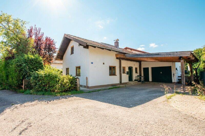 Wohnen im Mangfalltal – Einfamilienhaus mit Entwicklungsmöglichkeiten in Bruckmühl, 83052 Bruckmühl
