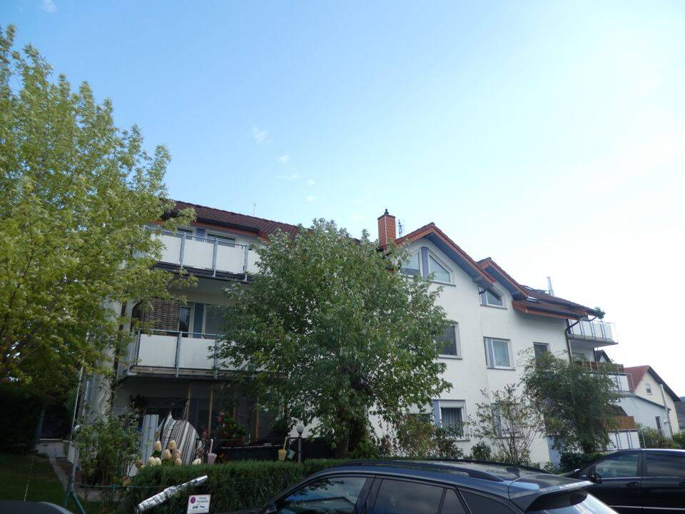 Helle Dachgeschosswohnung mit Balkon, Einbauküche und eigenem Stellplatz!, 35428 Langgöns