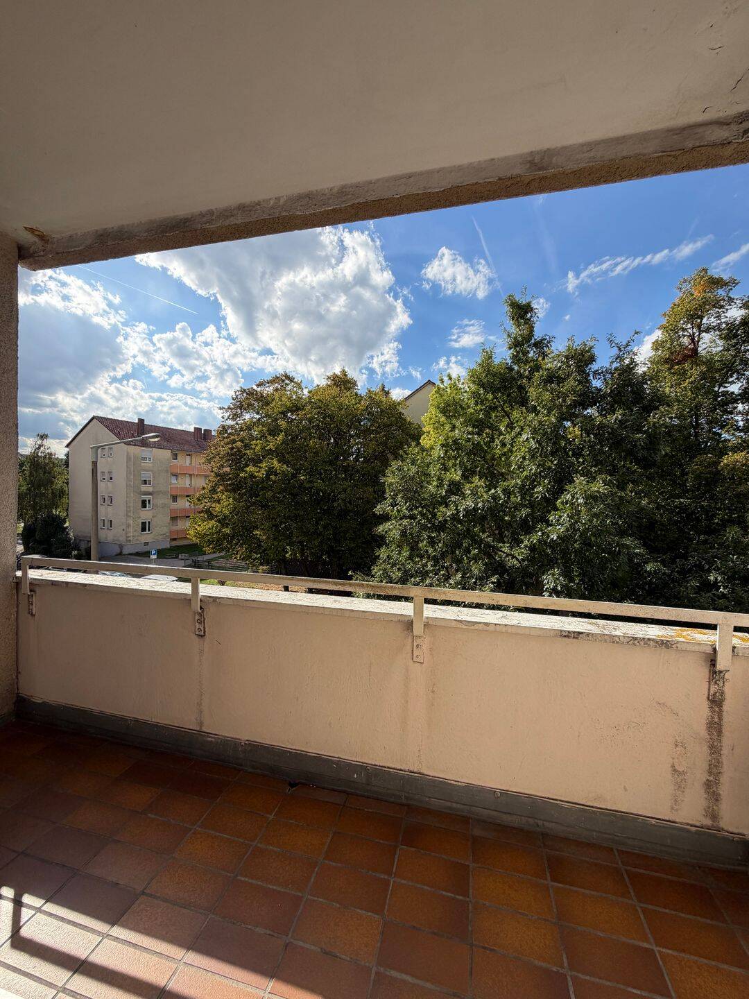 Helle 3-Zimmer-Wohnung mit Balkon in St. Leonhard, 90439 Nürnberg (Großreuth bei Schweinau Schweinau Sankt Leonhard Sündersbühl)