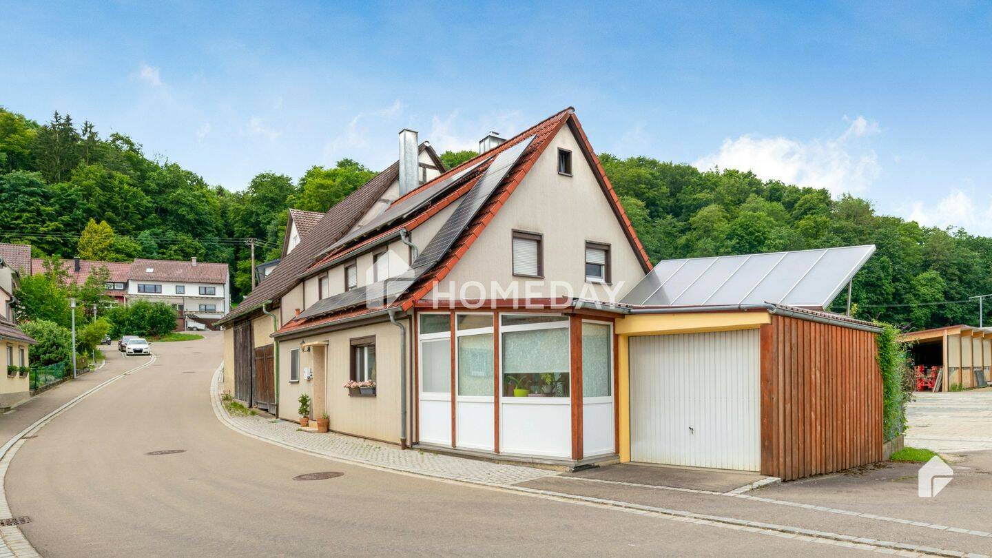 Einziehen und Wohlfühlen – Ansprechendes Einfamilienhaus mit Schrebergarten, Garage und Solaranlage, 89173 Lonsee