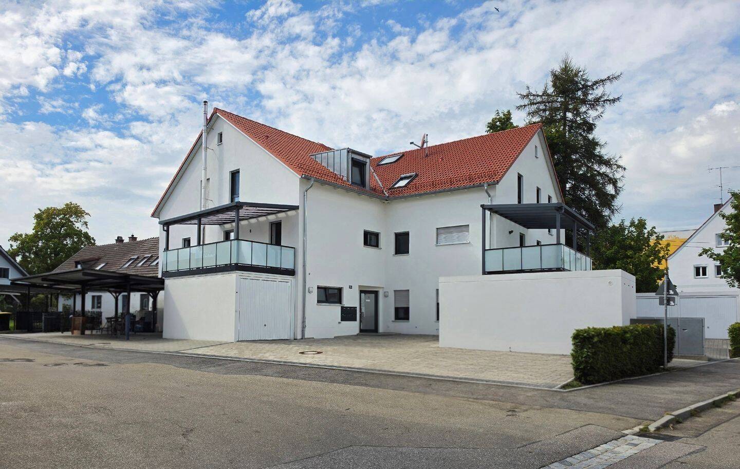 Pörnbach! 4-ZKB EG-Whg.+40 m² interner Keller, Einbaukü., Garten, elektr. Rollläd., FBH, 2 x Garage!, 85309 Pörnbach