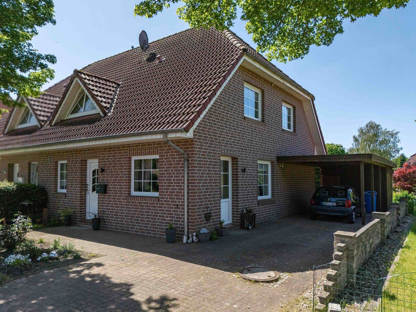 DHH in beliebter Lage von Aurich-Schirum mit Terrasse & Carport, 26605 Aurich