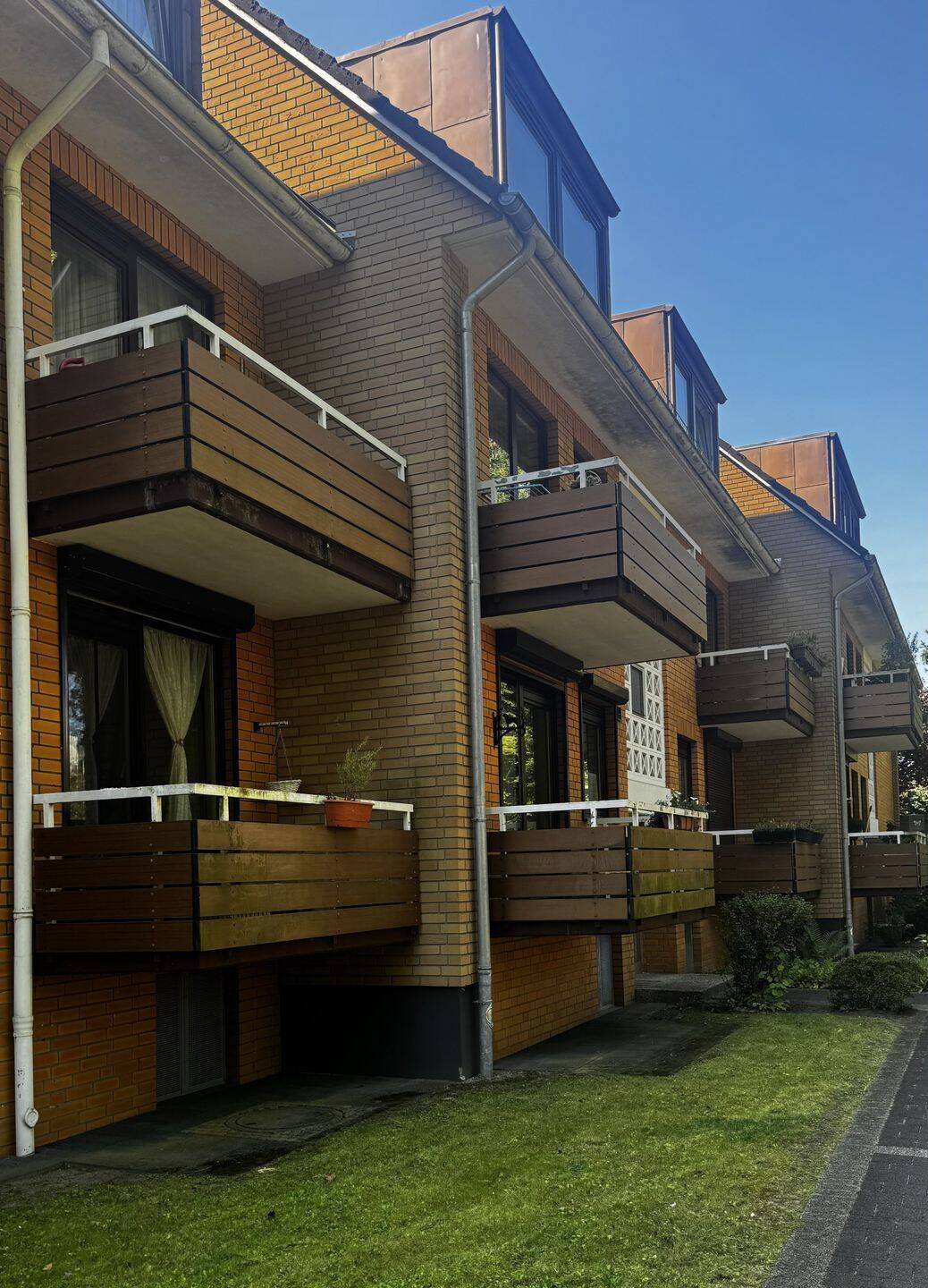 2-Zi. EG – Wohnung mit großer Terrasse in ruhiger Lage von Jenfeld – für Bewerbung bitte eine kurze Beschreibung Ihrer Person-, 22045 Hamburg (Wandsbek Jenfeld Tonndorf)