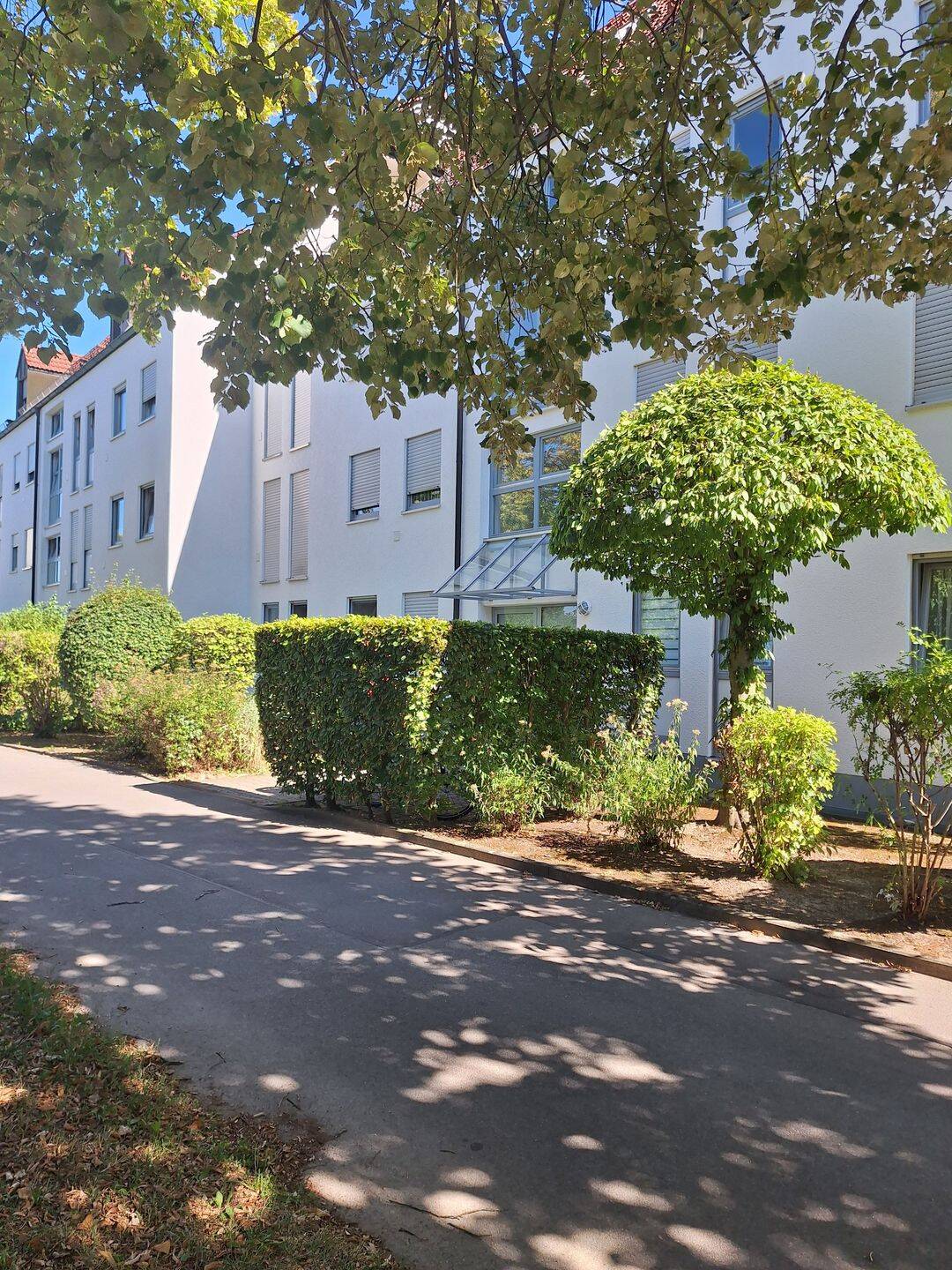 Gepflegte 2-Zimmer-Wohnung in Friedberg mit Einbauküche und Tiefgaragenstellplatz, 86316 Friedberg