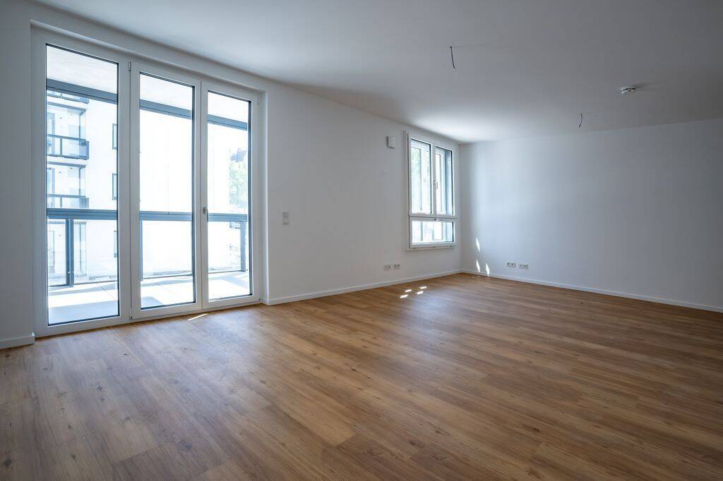 Familiengerechte 4-Zimmer-Wohnung mit Wintergarten, 13055 Berlin (Lichtenberg Hohenschönhausen Alt-Hohenschönhausen Hohenschönhausen)