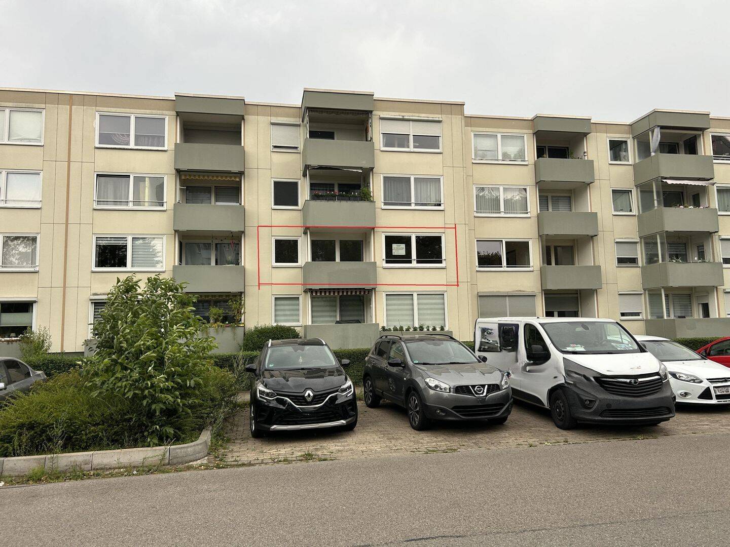 Gepflegte 4 – Zimmer – Wohnung mit Balkon u. Garage in Hannover Laatzen – kurzfristig verfügbar, 30880 Laatzen
