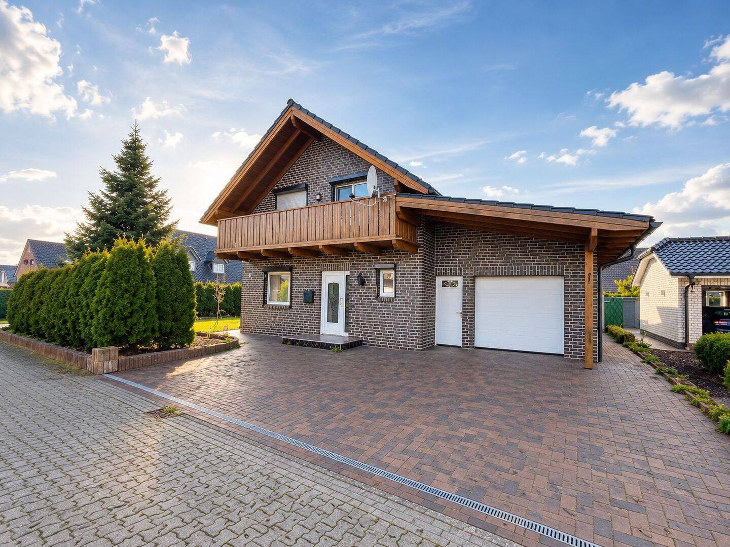 Modernisiertes Einfamilienhaus mit Wintergarten, Sauna, umlaufender Terrasse & 2 Balkonen, 49356 Diepholz