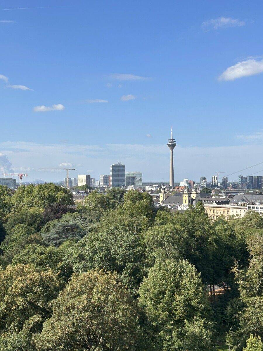 SKYLINE-FEELING: EXKLUSIVE 3-ZIMMER-WOHNUNG MIT SPEKTAKULÄRER AUSSICHT, 40479 Düsseldorf (Derendorf Pempelfort)