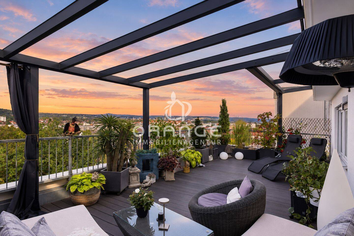 Besondere Gelegenheit – Penthouse Kernsaniert mit Domblick & zwei Terrassen, 93051 Regensburg (Galgenberg Großprüfening-Dechbetten-Königswiesen Kumpfmühl-Ziegetsdorf-Neuprüll)