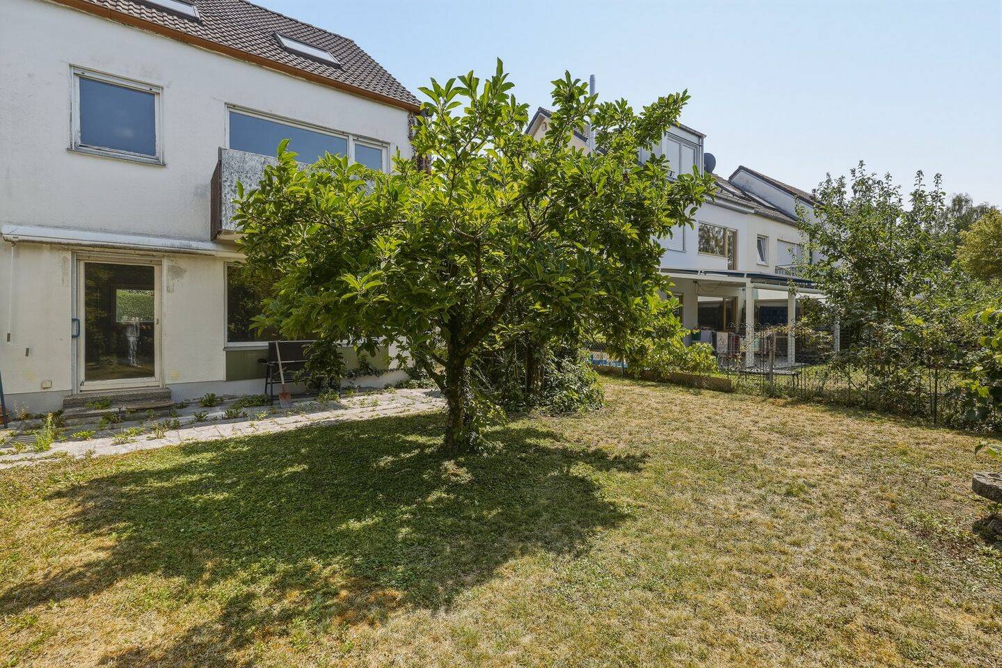 Reiheneckhaus mit großem Garten und vielseitigem Entwicklungspotenzial in Ismaning, 85737 Ismaning