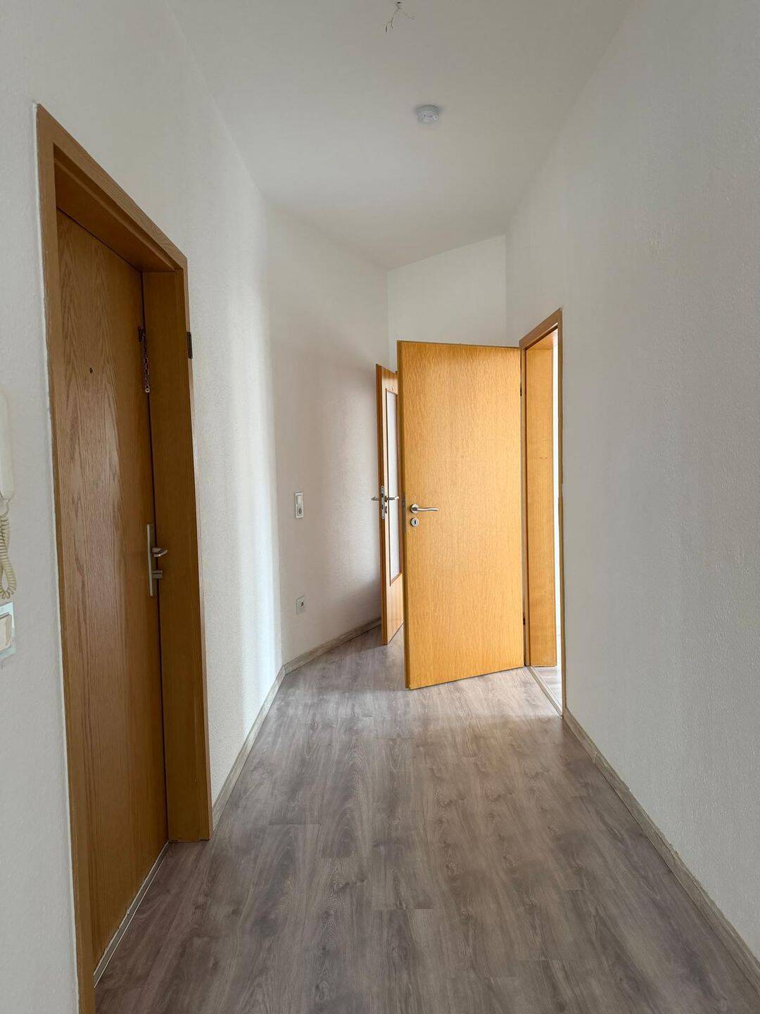 Schnell sein lohnt sich: Mit Stellplatz – Renovierte Wohnung auf dem Zeller Berg sucht neue Familie, 8280 Aue-Bad Schlema