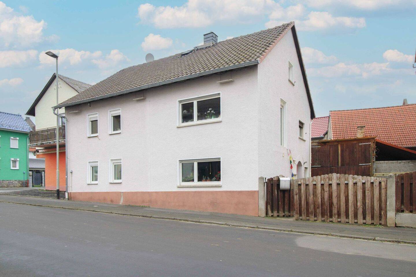 Gestalten Sie ihr neues Zuhause: Renovierungsbedürftiges Einfamilienhaus inkl. Halle in Villingen, 35410 Hungen