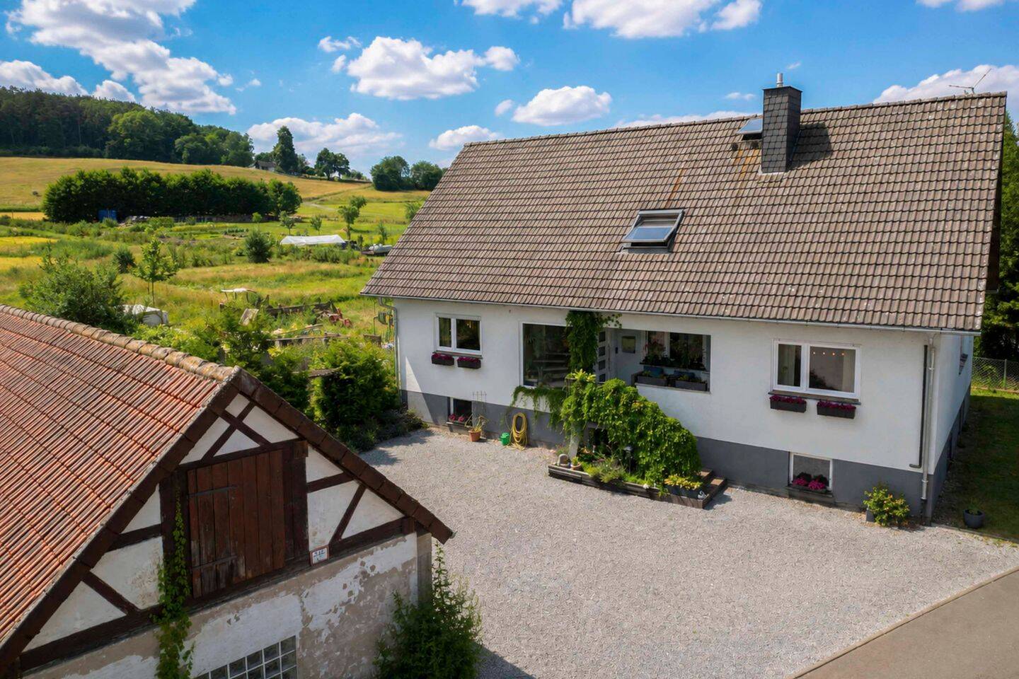 Viel Platz für Familie und Freiheit – ca. 199 m² Wohnfläche, 7 Zimmer & eigenes Feld, 63633 Birstein