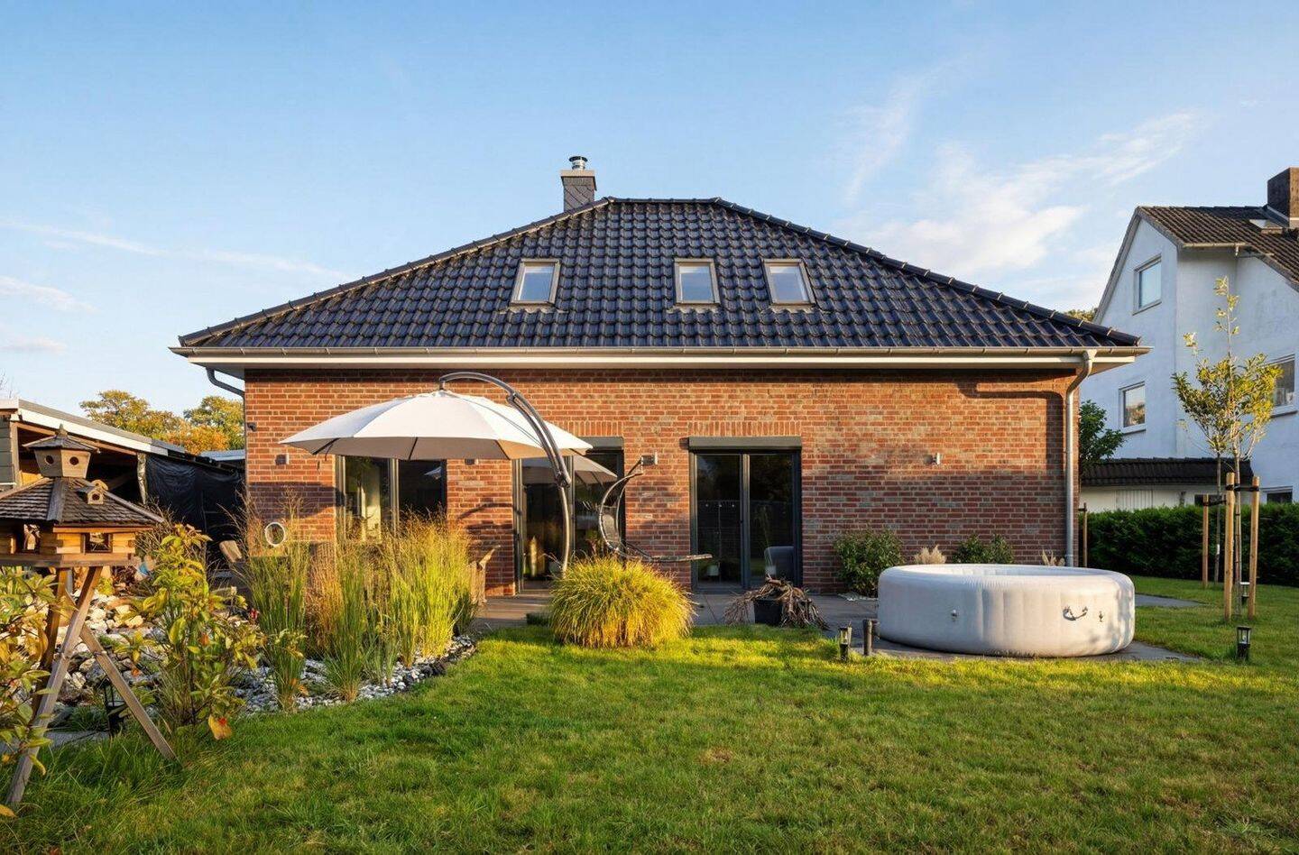Luxuriöser Bungalow direkt an der Landesgrenze zu Schwanewede ** 719.000 VB oder Preisvorschlag**, 28779 Bremen (Blumenthal Lüssum-Bockhorn)